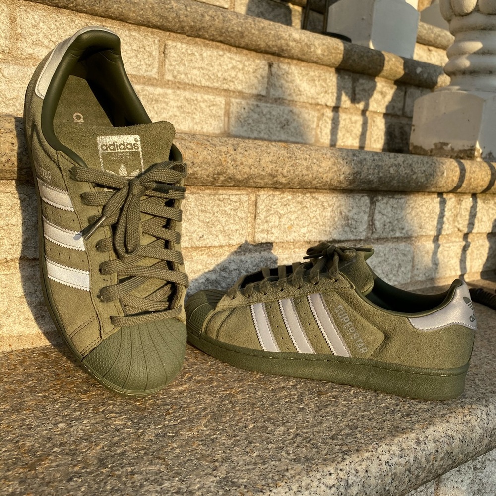Adidas “Superstar”